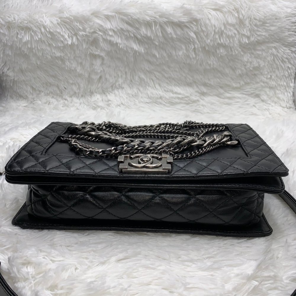 ❌SOLD❌ Chanel New Medium Enchained Black Boy Bag - Picture 5 of 8